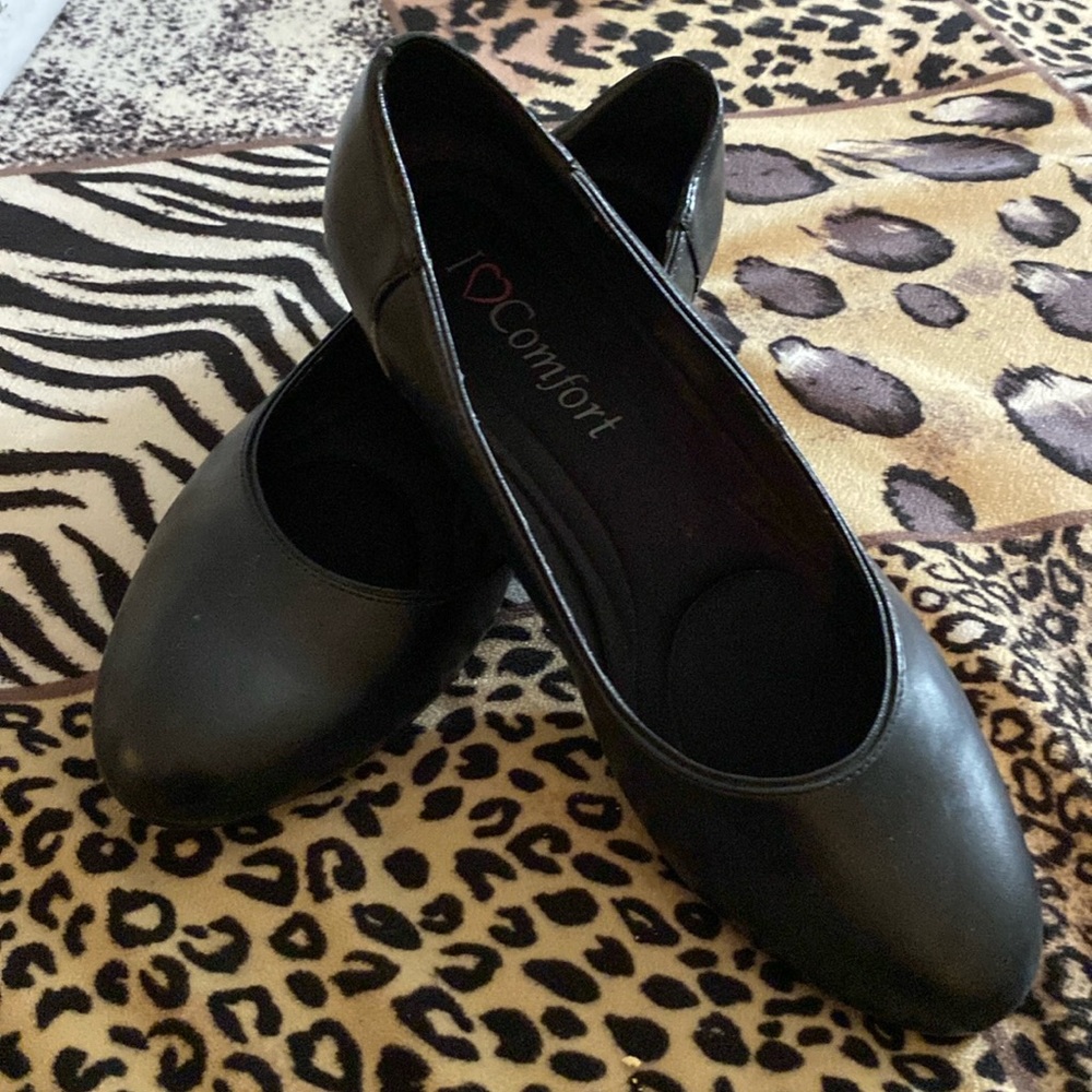🌻🌻🌻i love comfort black low wedge heel shoe great condition